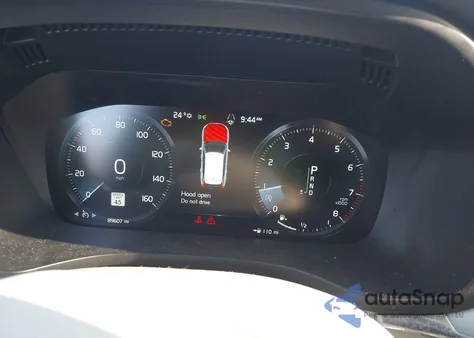 2018 Volvo Xc60 T6 Momentum z USA, uszkodzony, nr VIN YV4A22RK2J1022010